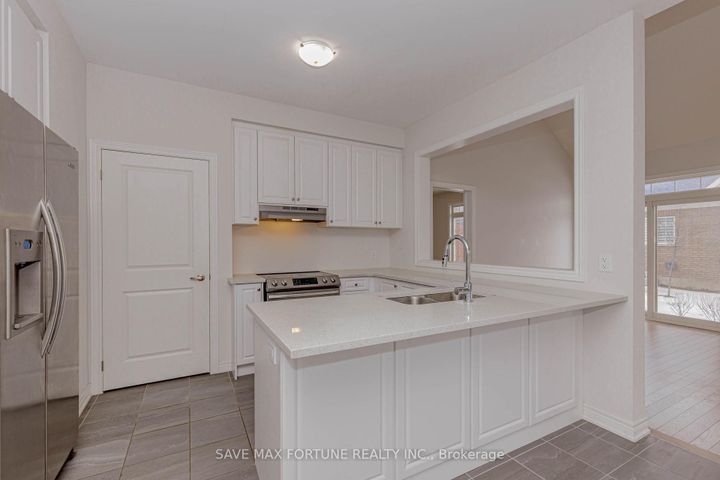 Photo 9 at 39 - 26 Clermiston Crescent W, Wellington, Brampton