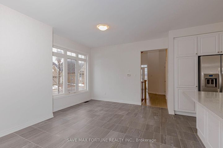 Photo 11 at 39 - 26 Clermiston Crescent W, Wellington, Brampton