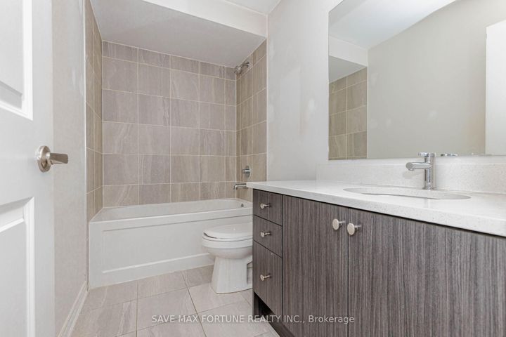 Photo 17 at 39 - 26 Clermiston Crescent W, Wellington, Brampton