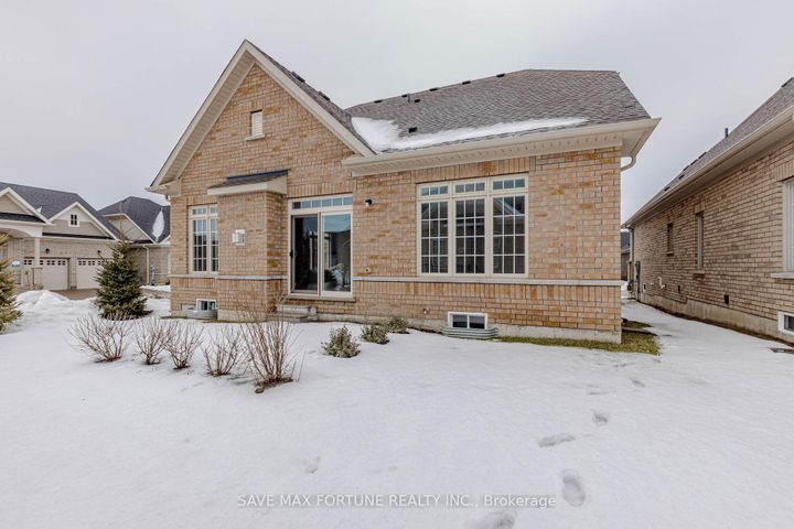 Photo 27 at 39 - 26 Clermiston Crescent W, Wellington, Brampton