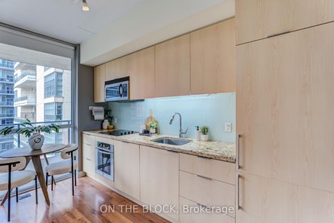 Photo 9 at 616 - 478 King Street W, Waterfront Communities C1, Toronto