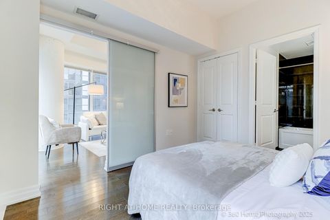 Photo 17 at 908 - 8 The Esplanade, Waterfront Communities C8, Toronto