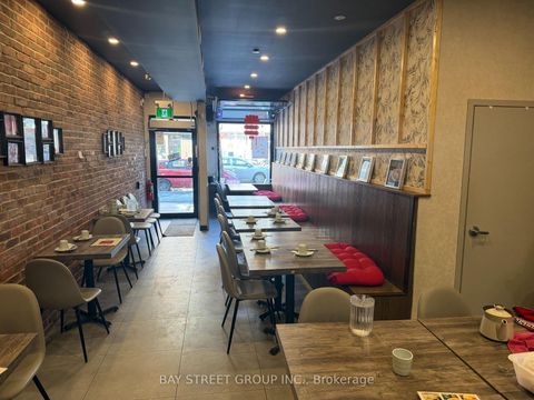 Photo 2 at Main Fl - 515 Bloor Street W, University, Toronto