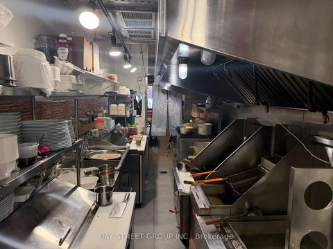 Photo 4 at Main Fl - 515 Bloor Street W, University, Toronto