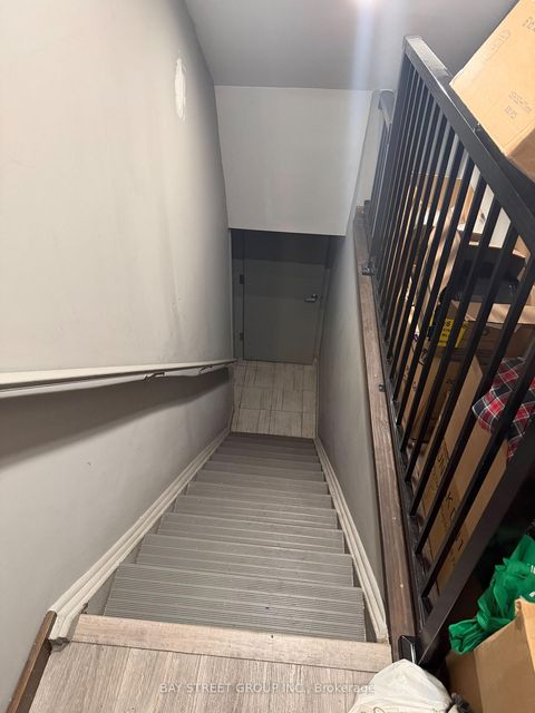 Photo 11 at Main Fl - 515 Bloor Street W, University, Toronto