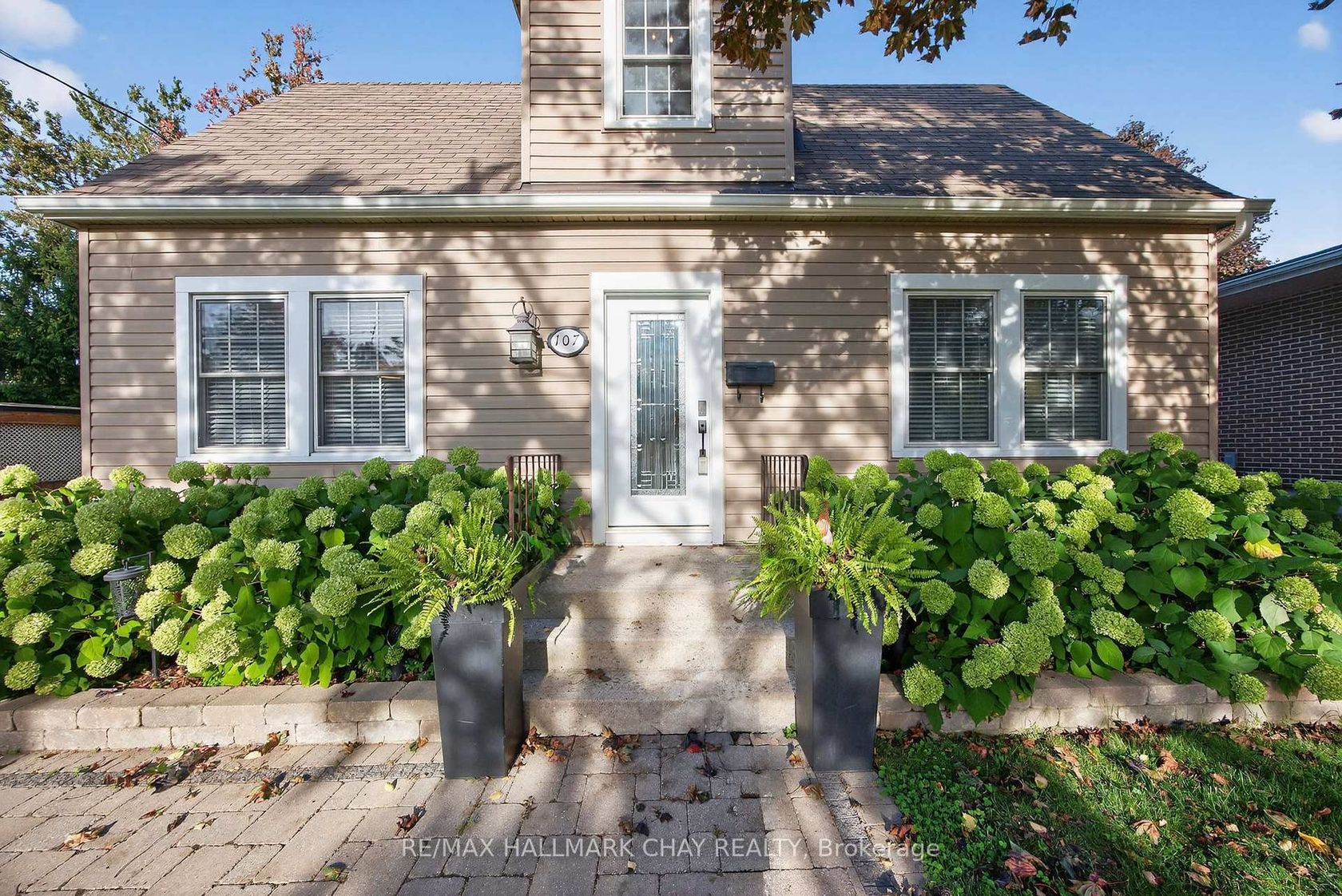 107 Peel Street, Wellington, Barrie photo number 2