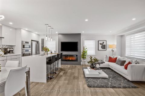 Photo 5 at 33 McIntosh Avenue, Queensway, Toronto