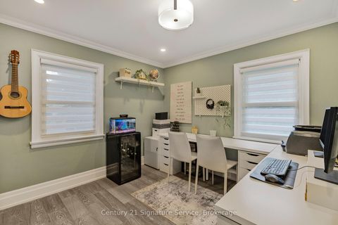 Photo 8 at 33 McIntosh Avenue, Queensway, Toronto