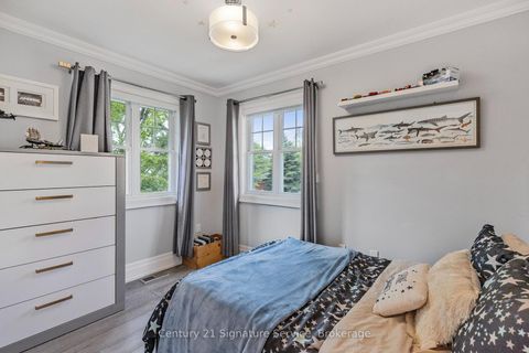 Photo 11 at 33 McIntosh Avenue, Queensway, Toronto