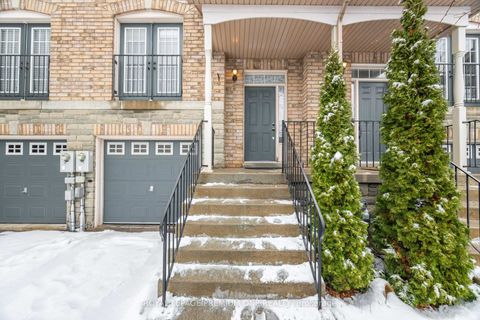Photo 1 at 31 - 19 Foxchase Avenue, East Woodbridge, Vaughan