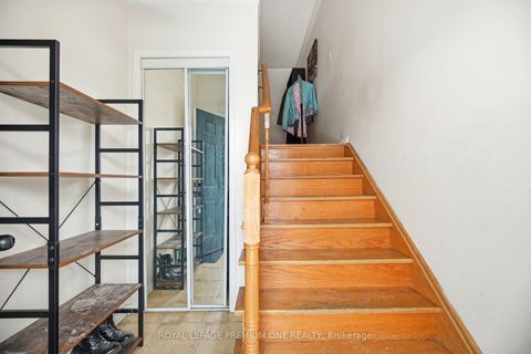 Photo 6 at 31 - 19 Foxchase Avenue, East Woodbridge, Vaughan