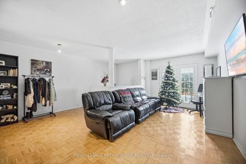Photo 9 at 31 - 19 Foxchase Avenue, East Woodbridge, Vaughan