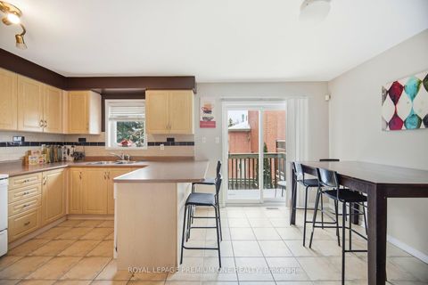 Photo 10 at 31 - 19 Foxchase Avenue, East Woodbridge, Vaughan