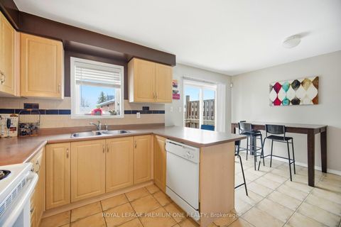 Photo 13 at 31 - 19 Foxchase Avenue, East Woodbridge, Vaughan