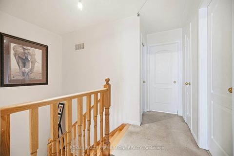 Photo 18 at 31 - 19 Foxchase Avenue, East Woodbridge, Vaughan