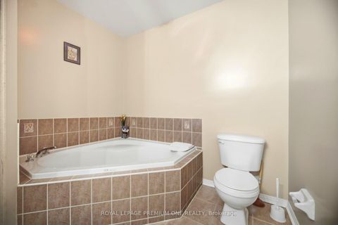 Photo 23 at 31 - 19 Foxchase Avenue, East Woodbridge, Vaughan