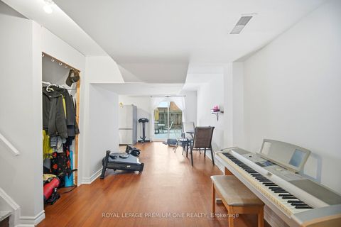 Photo 32 at 31 - 19 Foxchase Avenue, East Woodbridge, Vaughan