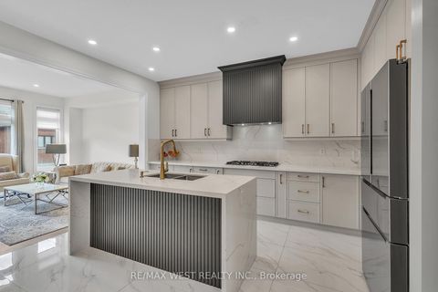 Photo 11 at 61 Zenith Avenue, Kleinburg, Vaughan