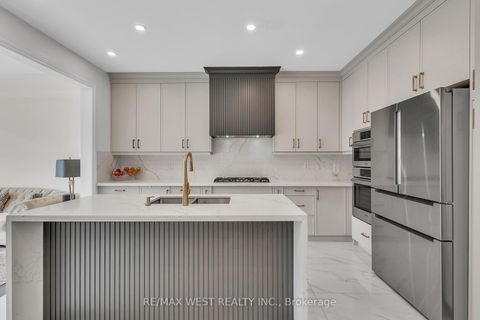 Photo 12 at 61 Zenith Avenue, Kleinburg, Vaughan