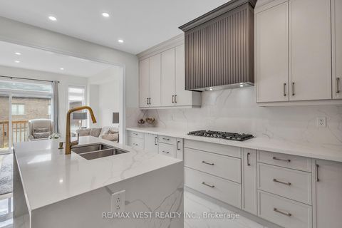 Photo 13 at 61 Zenith Avenue, Kleinburg, Vaughan