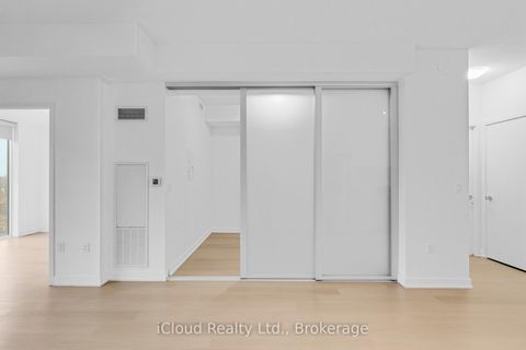 Photo 16 at 519 - 859 The Queensway, Queensway, Toronto