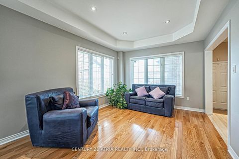 Photo 5 at 40 Nottingham Drive, Westbrook, Richmond Hill