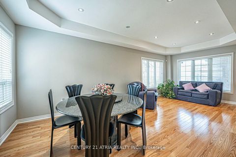 Photo 7 at 40 Nottingham Drive, Westbrook, Richmond Hill