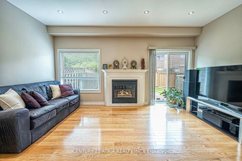 Photo 8 at 40 Nottingham Drive, Westbrook, Richmond Hill