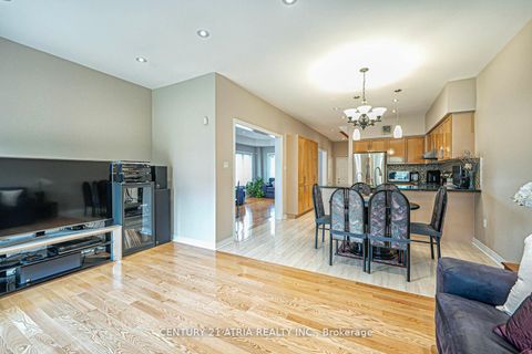 Photo 11 at 40 Nottingham Drive, Westbrook, Richmond Hill