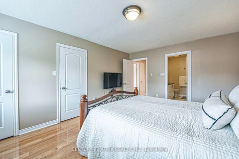 Photo 23 at 40 Nottingham Drive, Westbrook, Richmond Hill