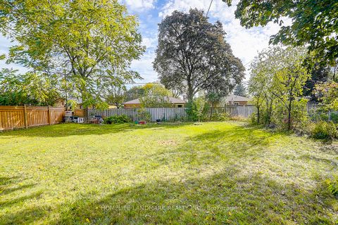 Photo 3 at 181 Searle Avenue, Bathurst Manor, Toronto