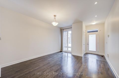 Photo 2 at 52 Helliwell Crescent, Rural Richmond Hill, Richmond Hill