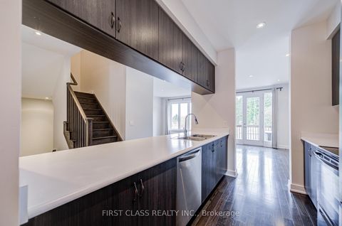 Photo 5 at 52 Helliwell Crescent, Rural Richmond Hill, Richmond Hill