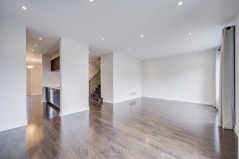 Photo 7 at 52 Helliwell Crescent, Rural Richmond Hill, Richmond Hill