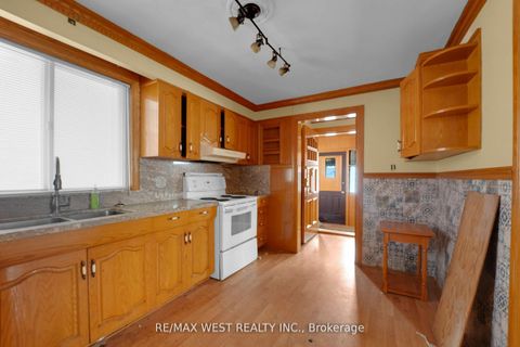 Photo 7 at 661 Beresford Avenue, Bloor West Village, Toronto