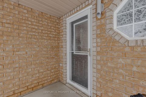 Photo 1 at 13 White Elm Road, Holly, Barrie