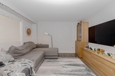 Photo 11 at 13 White Elm Road, Holly, Barrie