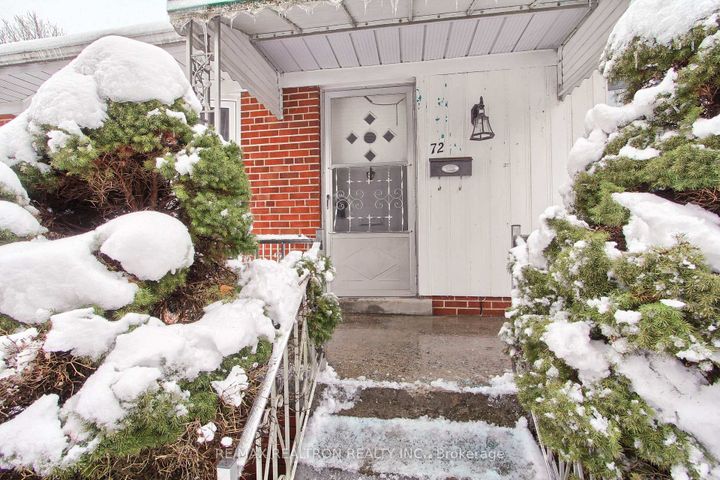 Photo 3 at 72 Monkswood Crescent, Central Newmarket, Newmarket