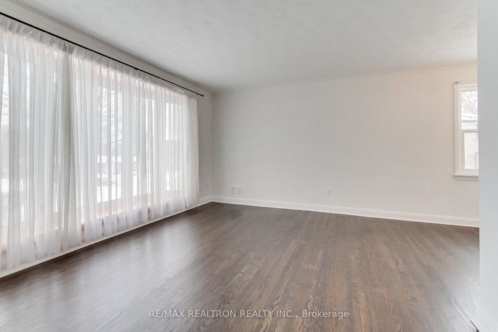 Photo 5 at 72 Monkswood Crescent, Central Newmarket, Newmarket