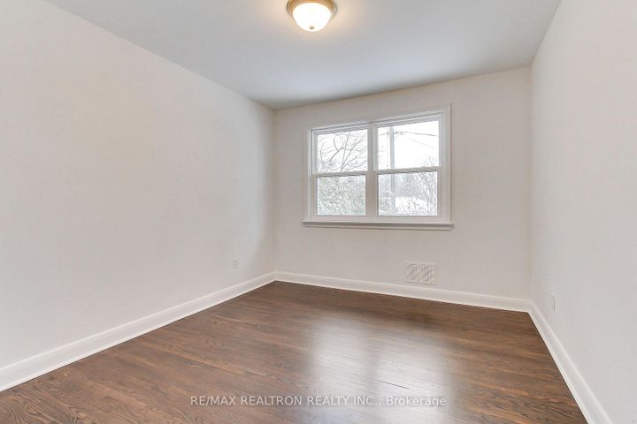 Photo 12 at 72 Monkswood Crescent, Central Newmarket, Newmarket