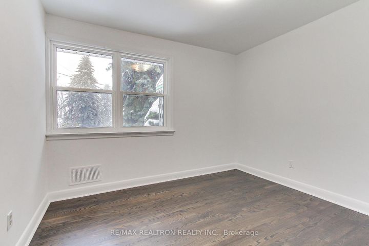 Photo 14 at 72 Monkswood Crescent, Central Newmarket, Newmarket