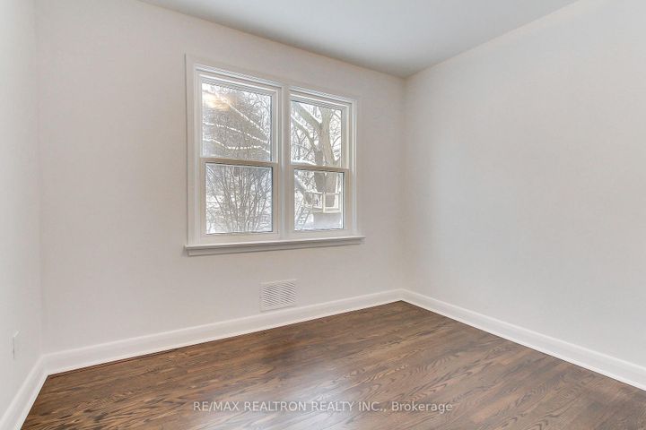 Photo 16 at 72 Monkswood Crescent, Central Newmarket, Newmarket