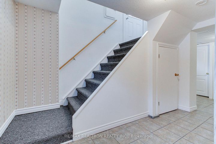 Photo 19 at 72 Monkswood Crescent, Central Newmarket, Newmarket