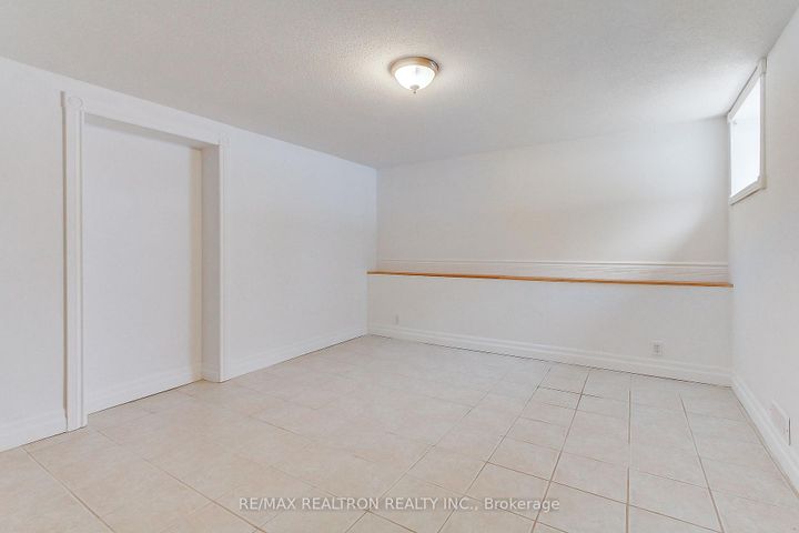 Photo 20 at 72 Monkswood Crescent, Central Newmarket, Newmarket