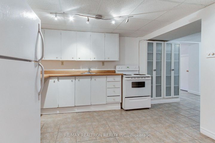 Photo 23 at 72 Monkswood Crescent, Central Newmarket, Newmarket