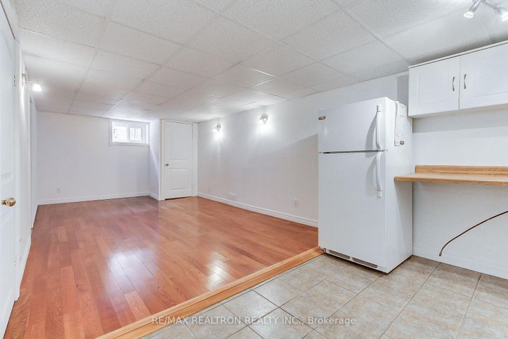 Photo 24 at 72 Monkswood Crescent, Central Newmarket, Newmarket