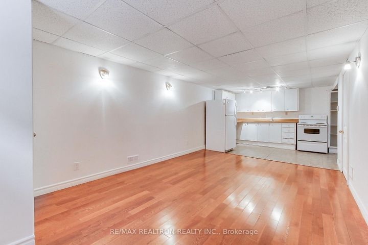 Photo 26 at 72 Monkswood Crescent, Central Newmarket, Newmarket