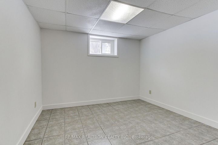 Photo 27 at 72 Monkswood Crescent, Central Newmarket, Newmarket