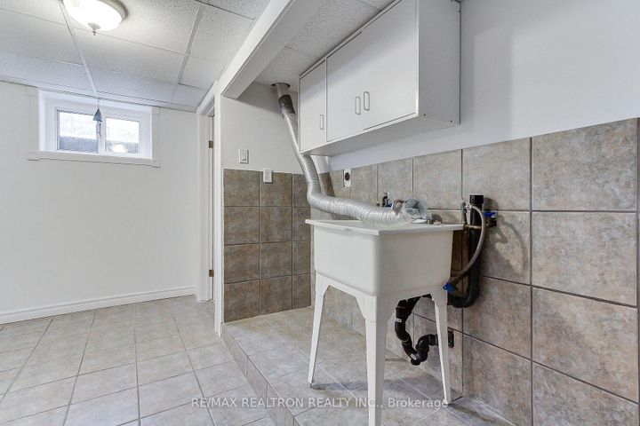 Photo 29 at 72 Monkswood Crescent, Central Newmarket, Newmarket