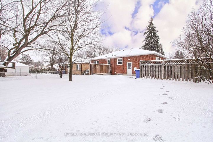 Photo 31 at 72 Monkswood Crescent, Central Newmarket, Newmarket